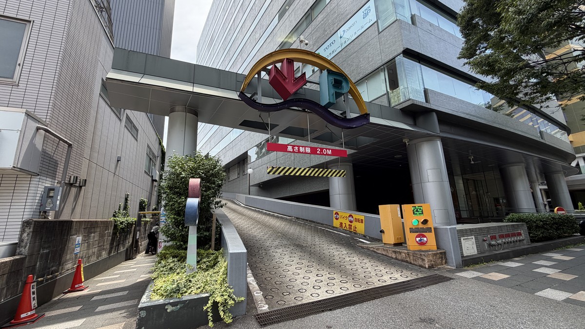 地上駐輪場（立体駐車場）の入口