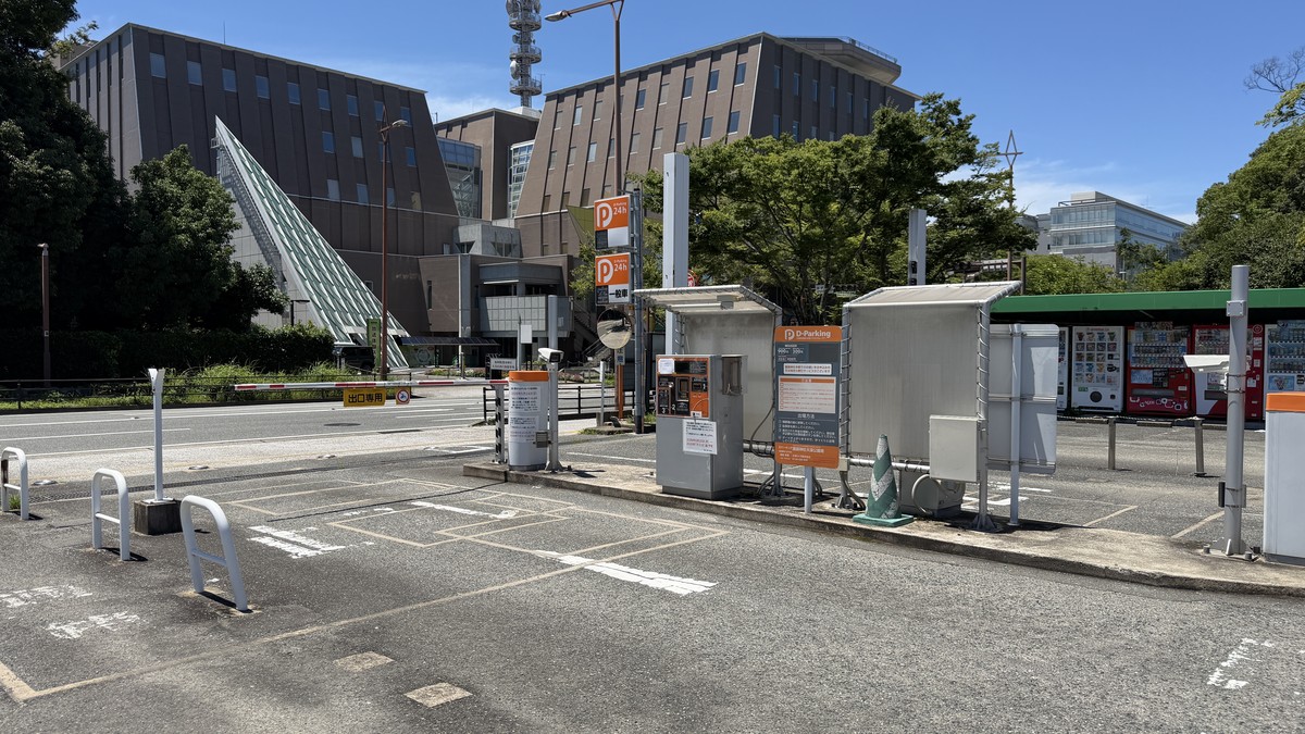 Dパーキング護国神社大濠公園南の入口（入庫ゲート）