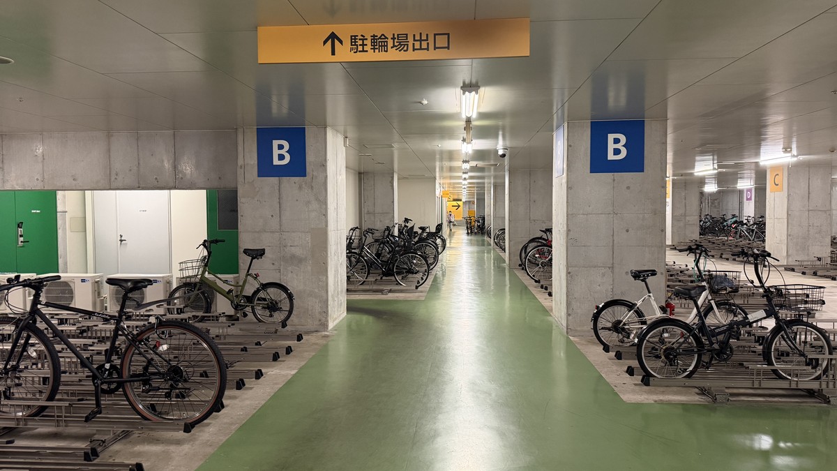 駐輪場内部です。B・C・Dのブロックに分かれています。