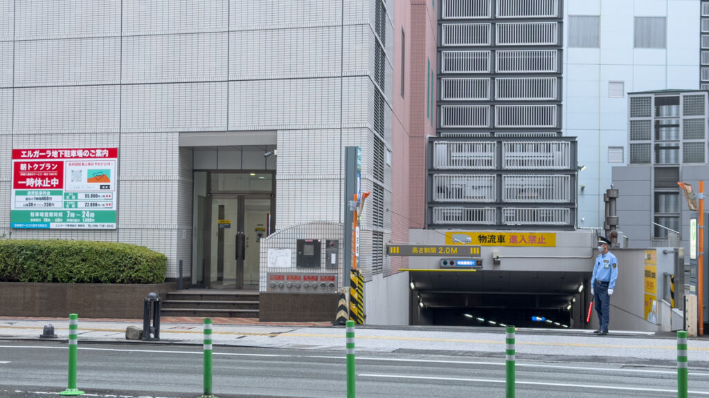 エルガーラ駐車場 入口外観