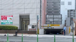 エルガーラ駐車場 入口外観