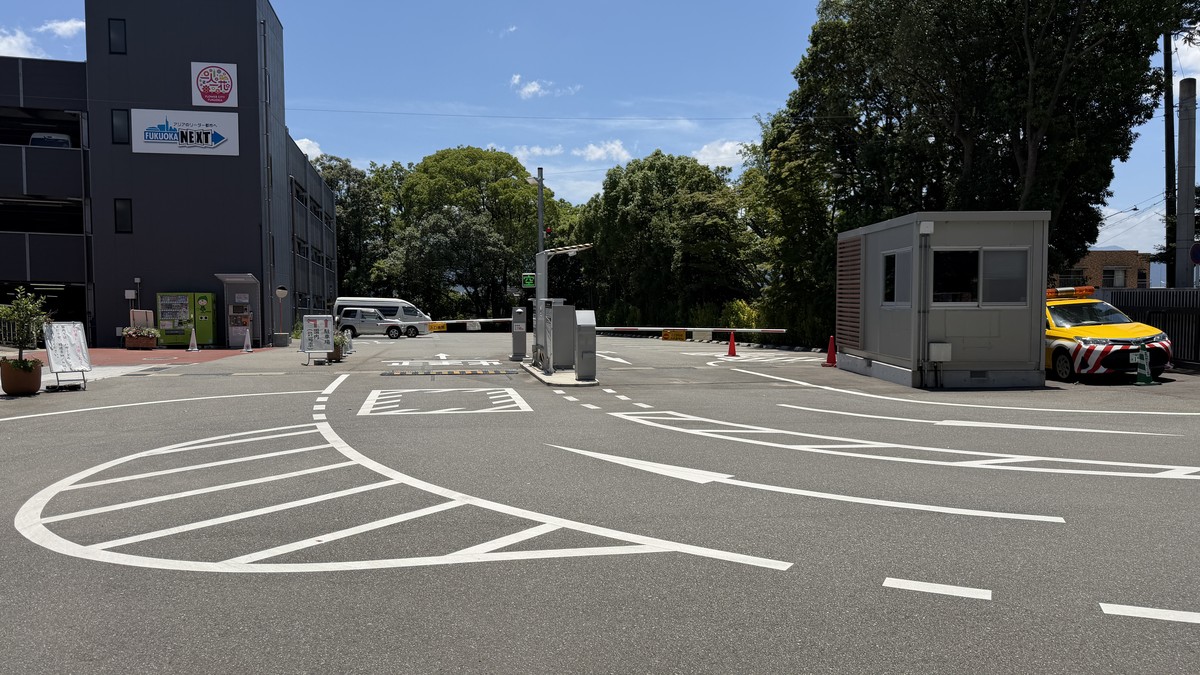 駐車場の出入口