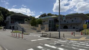 福岡市動物園地下駐車場の外観