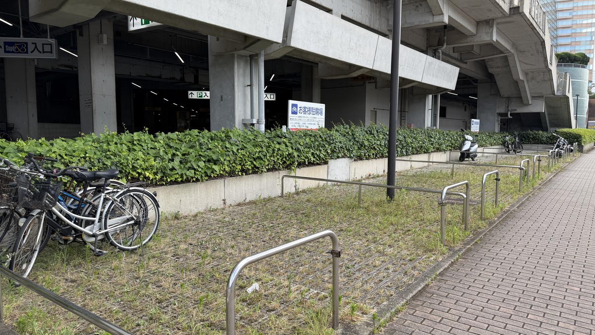北側入口東側にあるお客様用駐輪場です