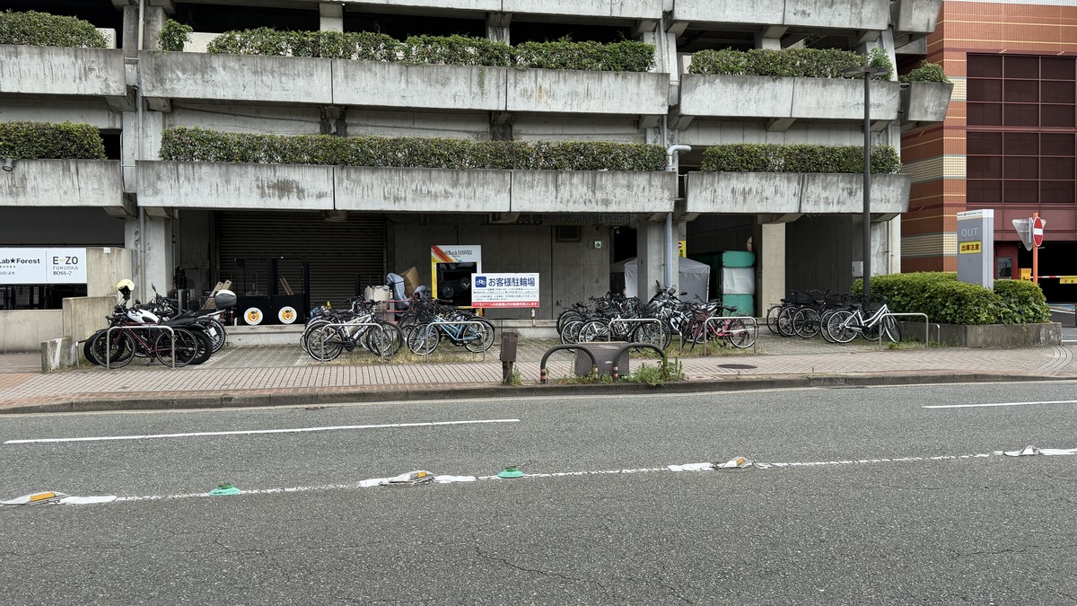 北側入口西側にあるお客様用駐輪場です