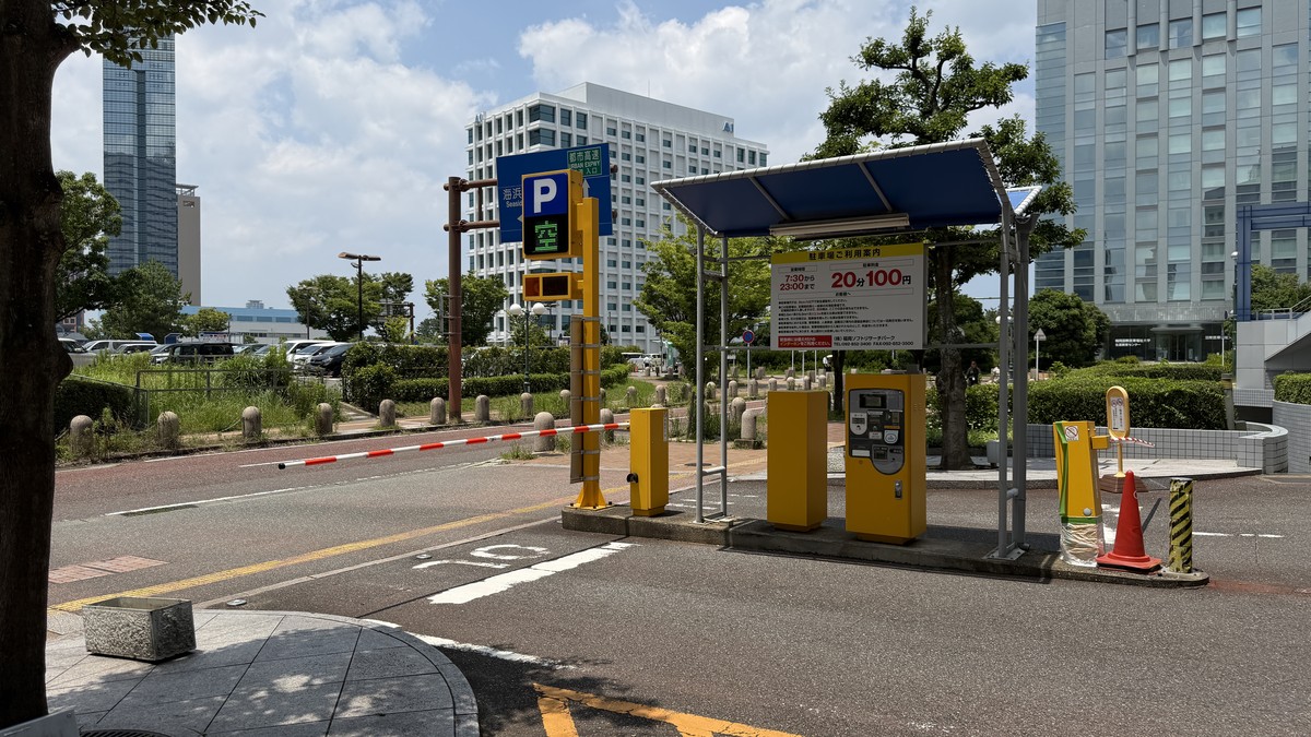 福岡SRPセンタービル地下駐車場の出口（出庫ゲート）