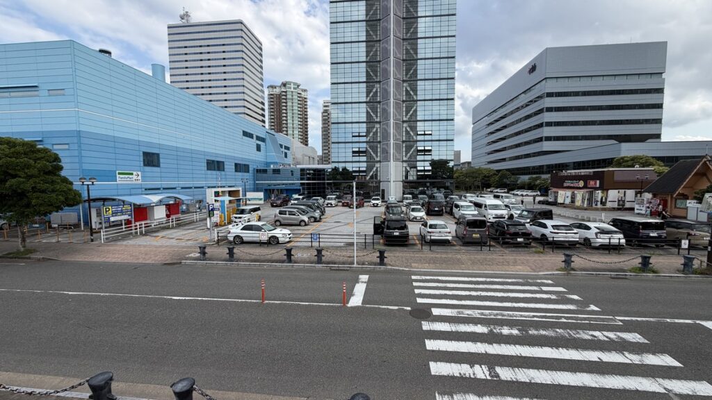 福岡タワーの第2駐車場の外観