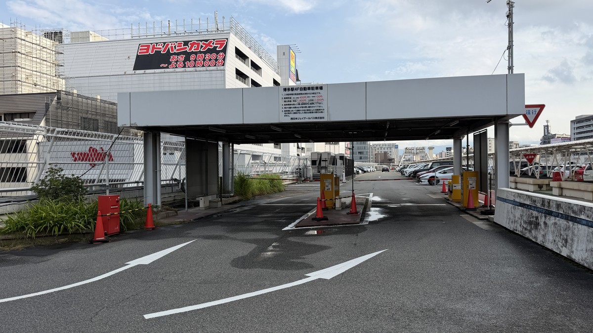 新幹線博多駅4階駐車場の4階入口