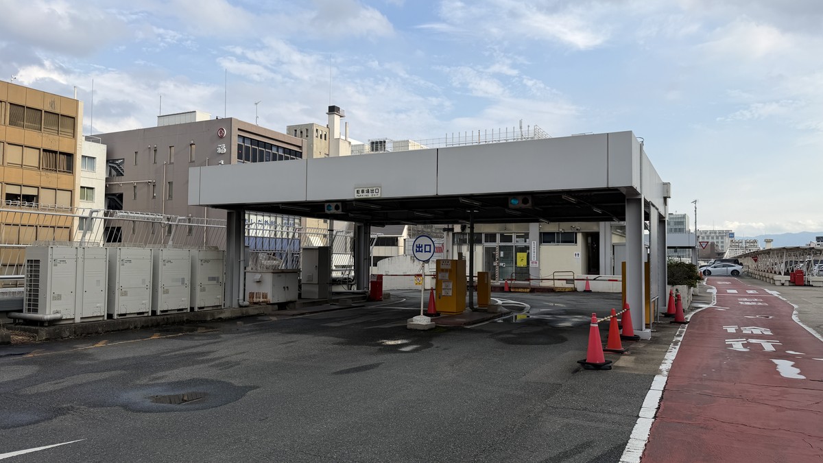 新幹線博多駅4階駐車場の4階出口