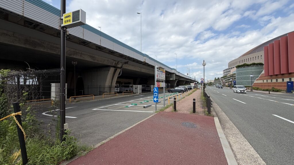 地行浜2丁目24時間駐車場 入口