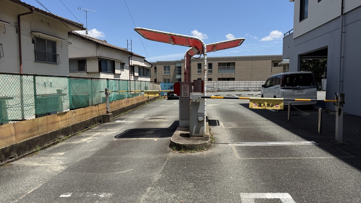 ニューパーク浄水通の出入口