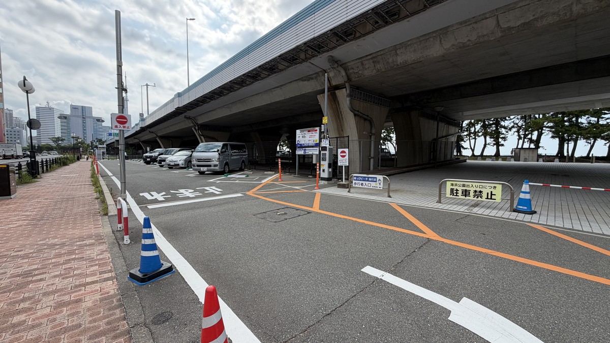 パーク地行浜24時間駐車場1 出口(別角度)