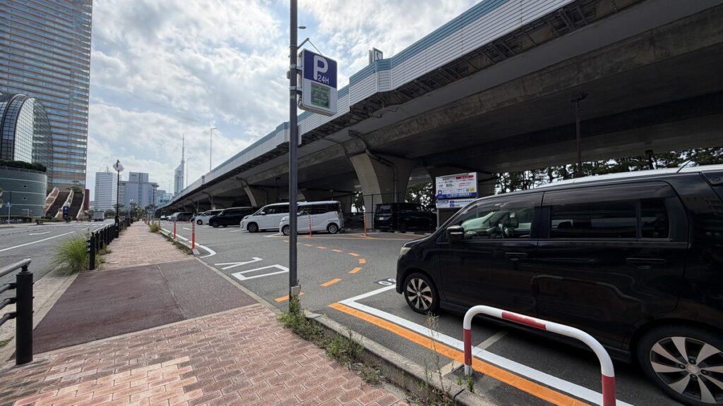 パーク地行浜24時間駐車場2 入口全景