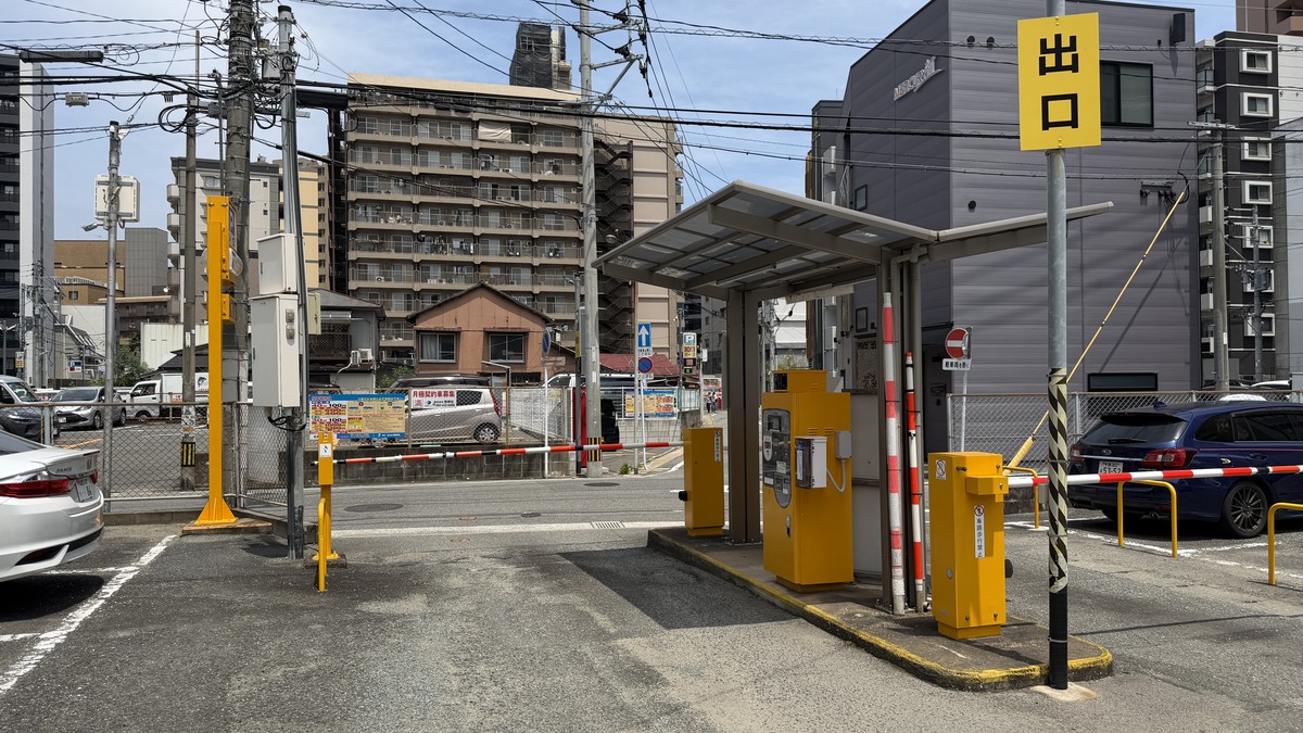 東側出口(出庫ゲート)
