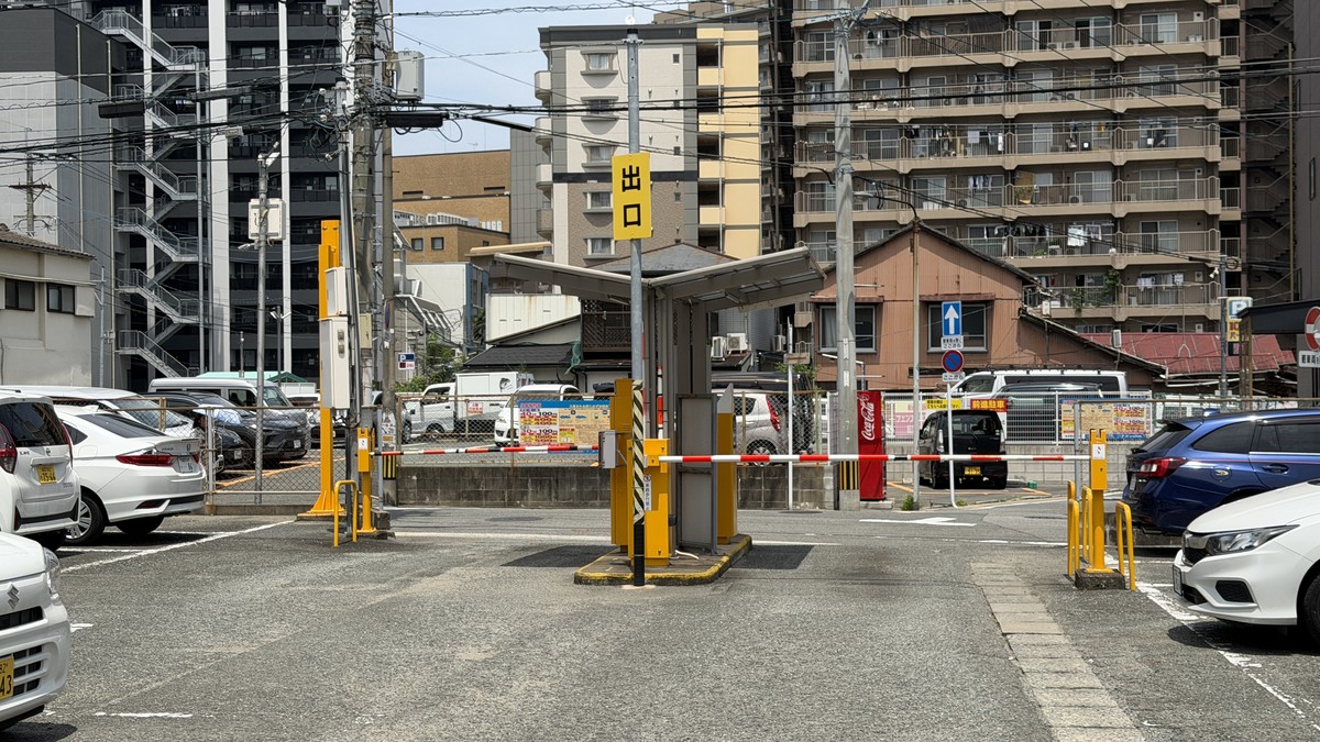 東側出入口