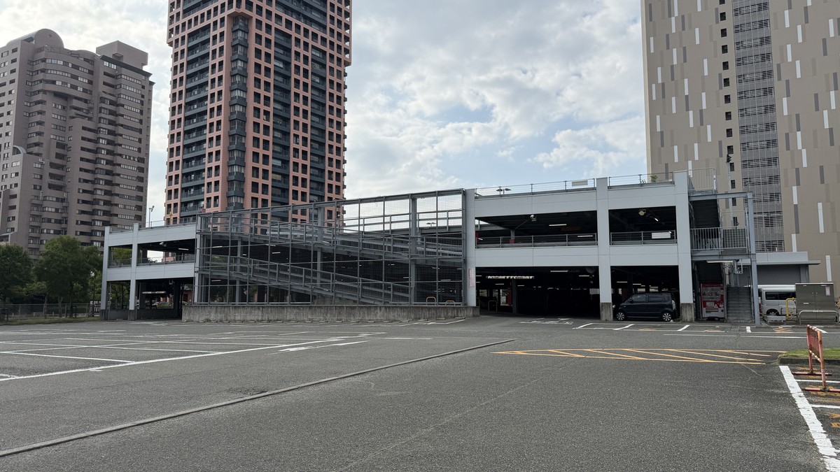 立体駐車場の全景です(2階建て)