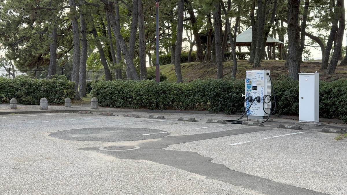 【百道浜西】EV充電スタンド(奥の行き止まり、別アングル)
