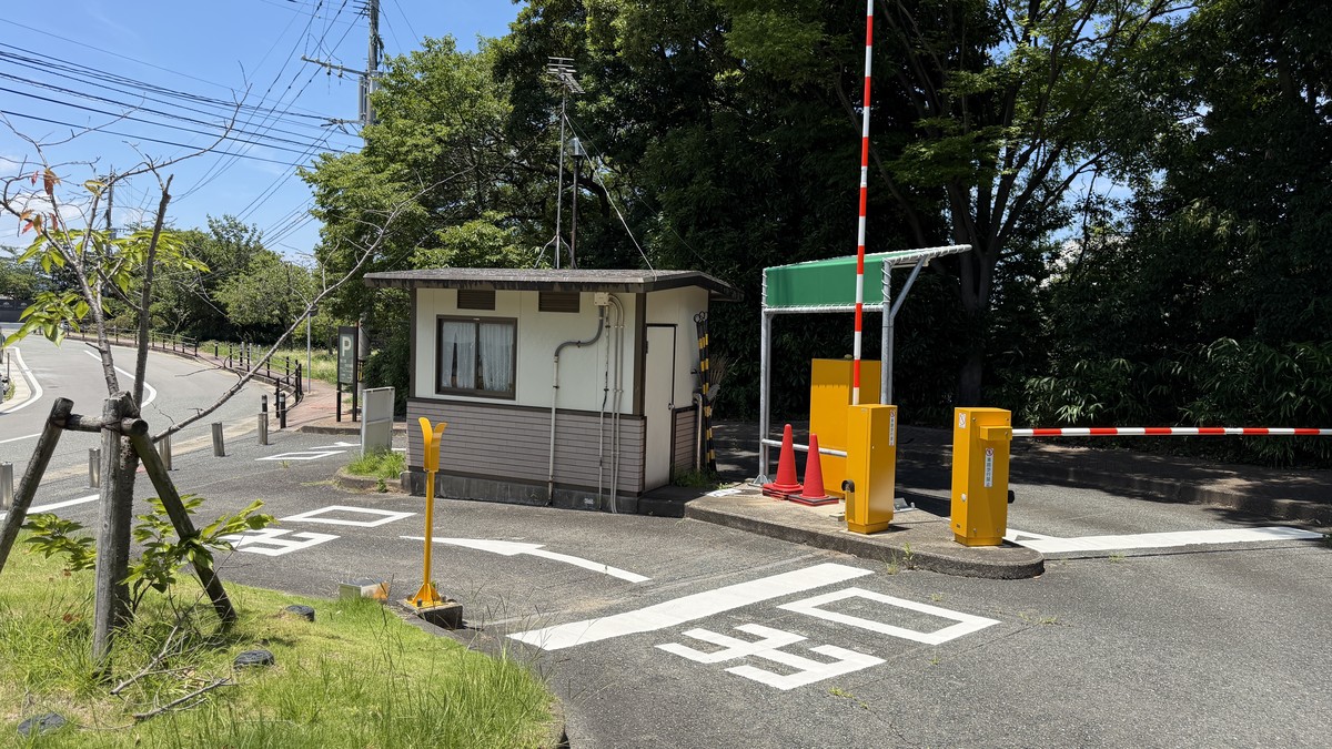 南公園西駐車場の出口（出庫ゲート）