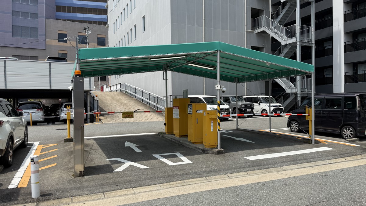 南側出入口の外観