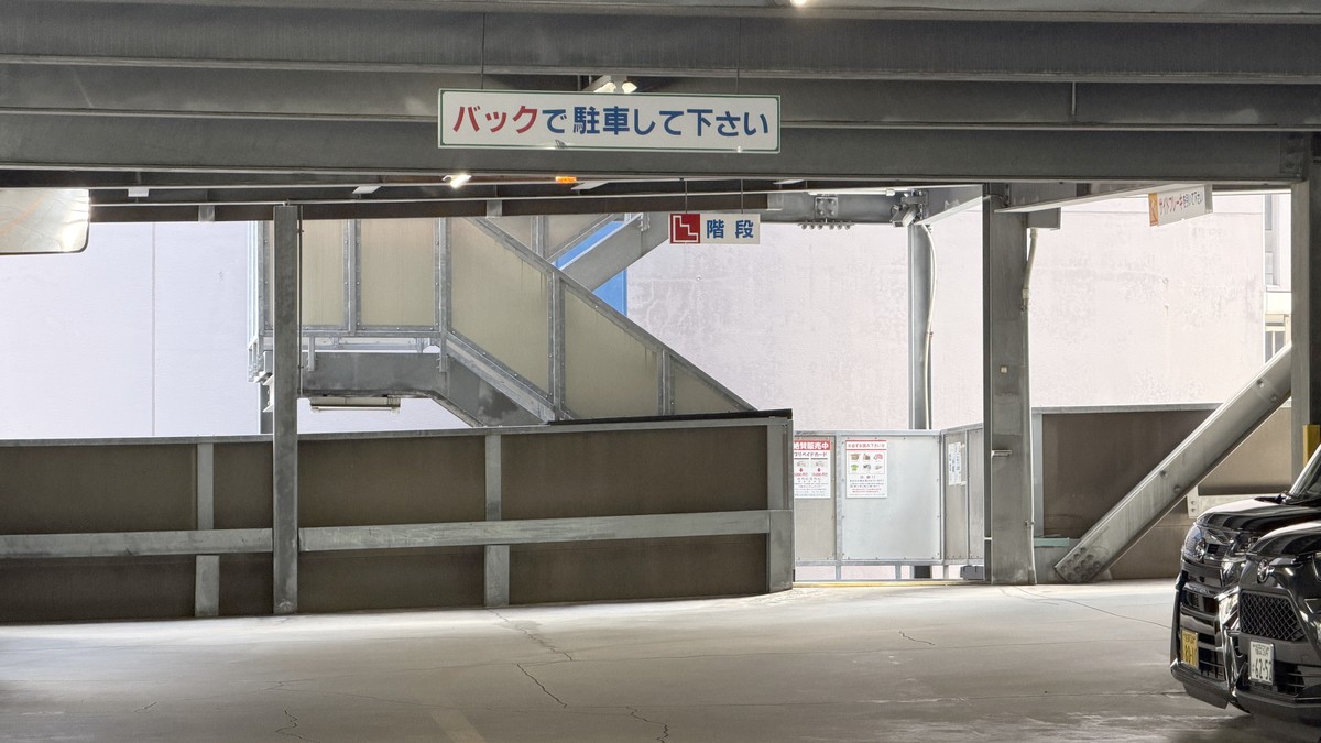 サンエイト天神の天神方面の階段